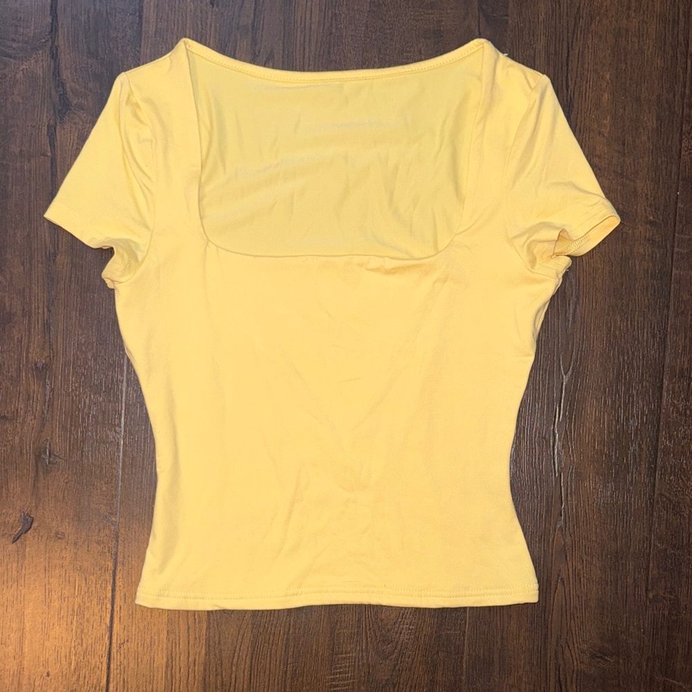 Amazon Women's Short Sleeve Top in Sunny Yellow